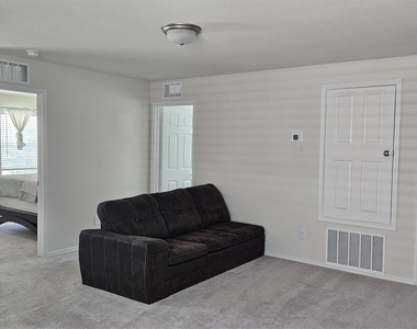 1860 Ballinger Drive - Photo Thumbnail 14