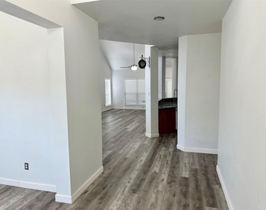 9756 Old Field Drive - Photo Thumbnail 4