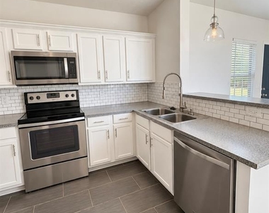 2404 Hunting Horse Trail - Photo Thumbnail 2