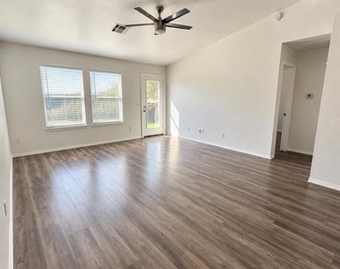 2404 Hunting Horse Trail - Photo Thumbnail 3