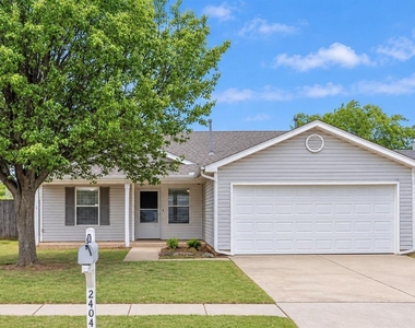 2404 Hunting Horse Trail - Photo Thumbnail 4