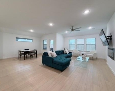 670 Parkside Drive - Photo Thumbnail 14
