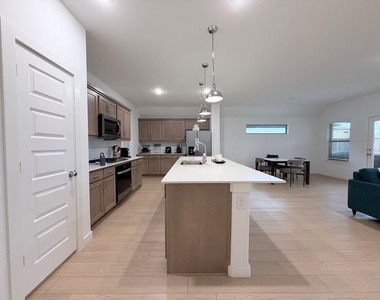 670 Parkside Drive - Photo Thumbnail 6