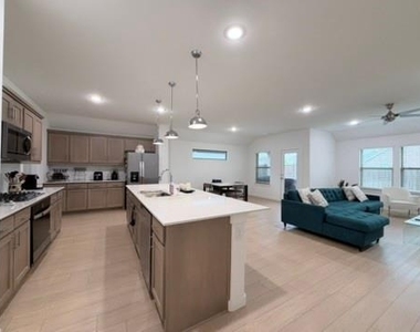 670 Parkside Drive - Photo Thumbnail 3