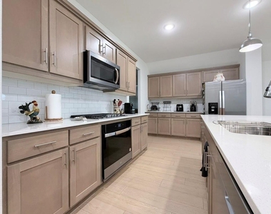 670 Parkside Drive - Photo Thumbnail 7