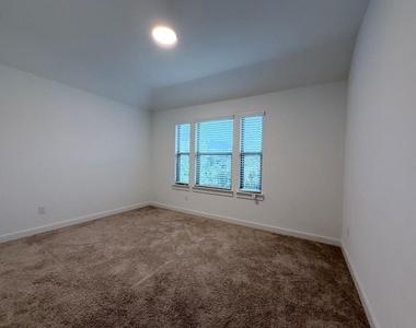 670 Parkside Drive - Photo Thumbnail 23