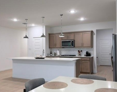 670 Parkside Drive - Photo Thumbnail 10