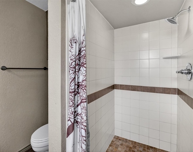 4607 Sachse Road - Photo Thumbnail 14