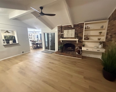 4607 Sachse Road - Photo Thumbnail 23