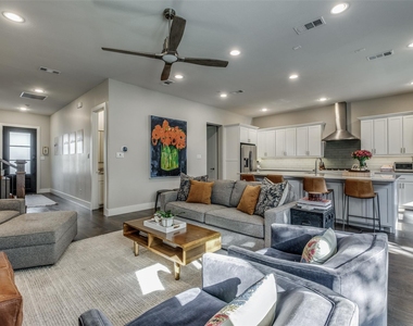 4125 Entrada Way - Photo Thumbnail 2
