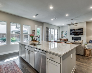 4125 Entrada Way - Photo Thumbnail 7