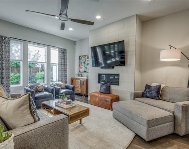 4125 Entrada Way - Photo Thumbnail 4