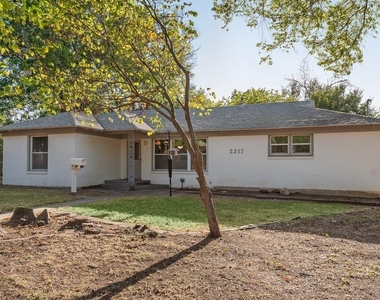 2217 Glenwood - Photo Thumbnail 3
