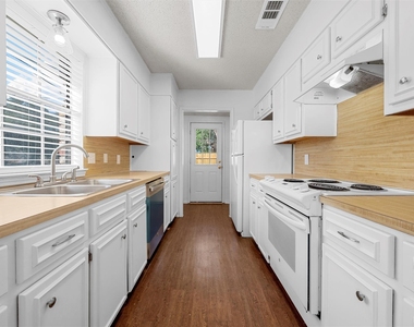 300 Mill Creek Circle - Photo Thumbnail 4
