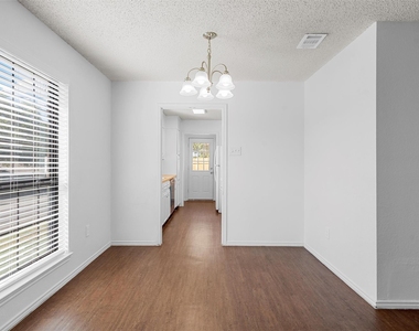300 Mill Creek Circle - Photo Thumbnail 3