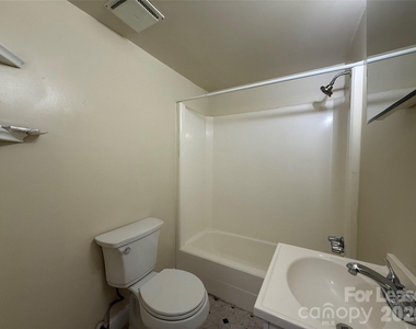 900 Lexington Avenue - Photo Thumbnail 5