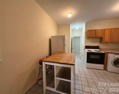 900 Lexington Avenue - Photo Thumbnail 3