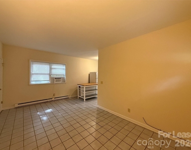 900 Lexington Avenue - Photo Thumbnail 1