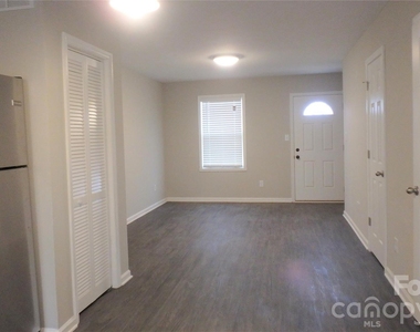 605 W Crowell Street - Photo Thumbnail 4