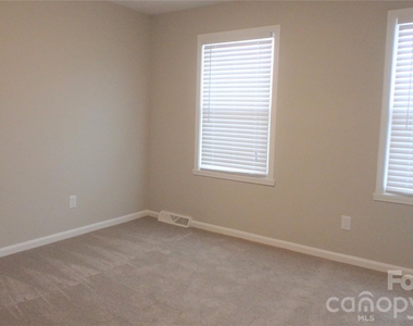 605 W Crowell Street - Photo Thumbnail 16