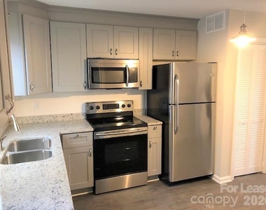 605 W Crowell Street - Photo Thumbnail 8