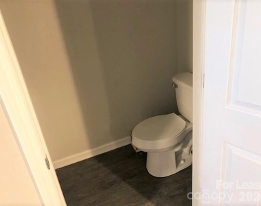 605 W Crowell Street - Photo Thumbnail 12