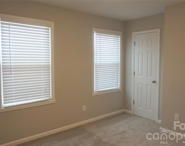 605 W Crowell Street - Photo Thumbnail 13