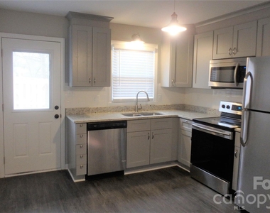 605 W Crowell Street - Photo Thumbnail 6
