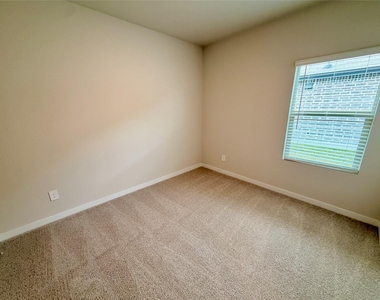 300 Winchester Lane - Photo Thumbnail 10