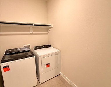 300 Winchester Lane - Photo Thumbnail 4