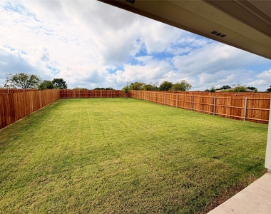 300 Winchester Lane - Photo Thumbnail 13