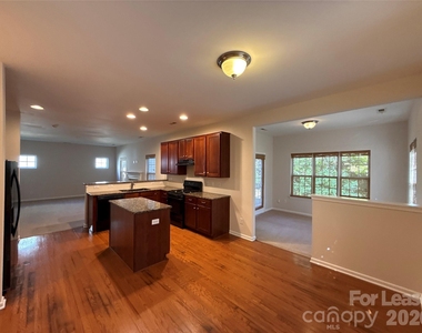 2001 Sipes Place - Photo Thumbnail 13