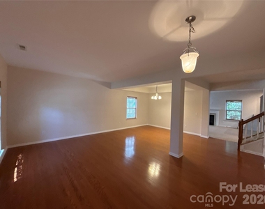 2001 Sipes Place - Photo Thumbnail 1