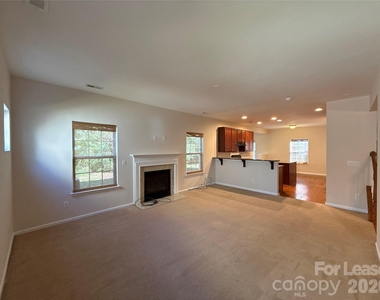 2001 Sipes Place - Photo Thumbnail 6