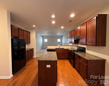2001 Sipes Place - Photo Thumbnail 7