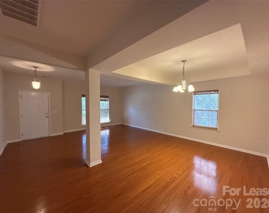 2001 Sipes Place - Photo Thumbnail 4