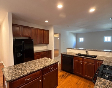 2001 Sipes Place - Photo Thumbnail 10