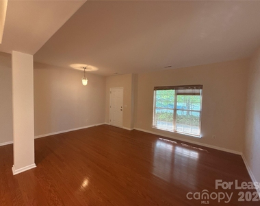 2001 Sipes Place - Photo Thumbnail 2