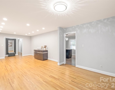 2600 E Providence Drive - Photo Thumbnail 8