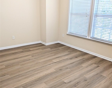 2562 Spring Breeze Way - Photo Thumbnail 16
