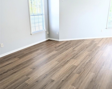 2562 Spring Breeze Way - Photo Thumbnail 11