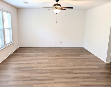 2562 Spring Breeze Way - Photo Thumbnail 10