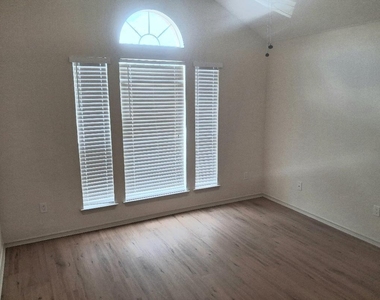 6001 Garden View Drive - Photo Thumbnail 1