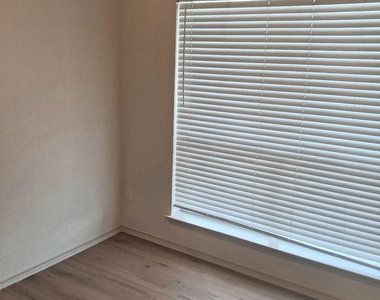 6001 Garden View Drive - Photo Thumbnail 2