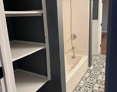 905 E Hook - Photo Thumbnail 19