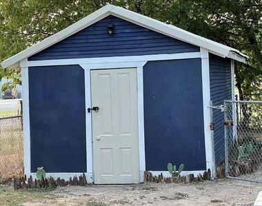 905 E Hook - Photo Thumbnail 3