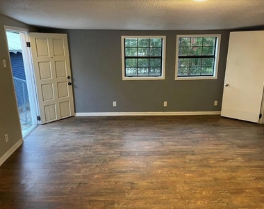 905 E Hook - Photo Thumbnail 15