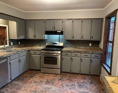 905 E Hook - Photo Thumbnail 9