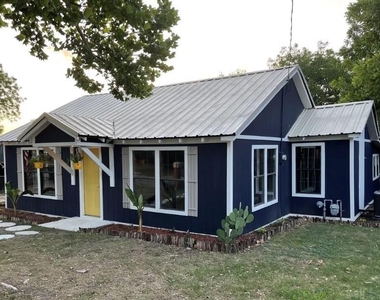 905 E Hook - Photo Thumbnail 2