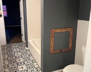 905 E Hook - Photo Thumbnail 17